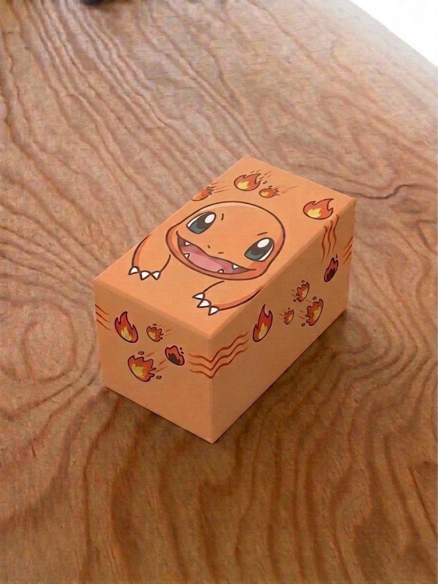 Pokémon Mystery Box 40+1 Premium-Set: stabile orangefarbene Glumanda-Geschenkbox mit 40 originalen italienischen Karten ohne Duplikate, 1 Ultra Rare und 100 Atomic Schutzhüllen